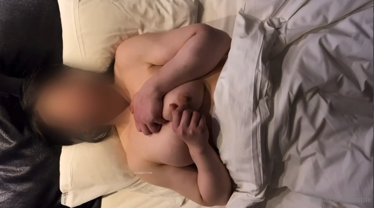 【2023-05-11】My master playing with my boobs..😅.m4v