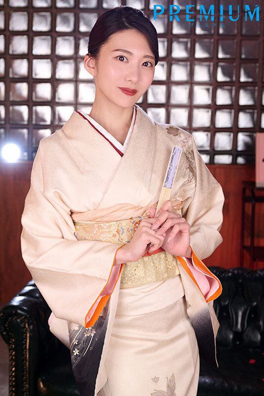 性感红唇美少妇！和大屌炮友操逼！抓起大屌一顿口，扶屌骑乘位深插到底，美臀上下猛砸，搞得少妇舒服了